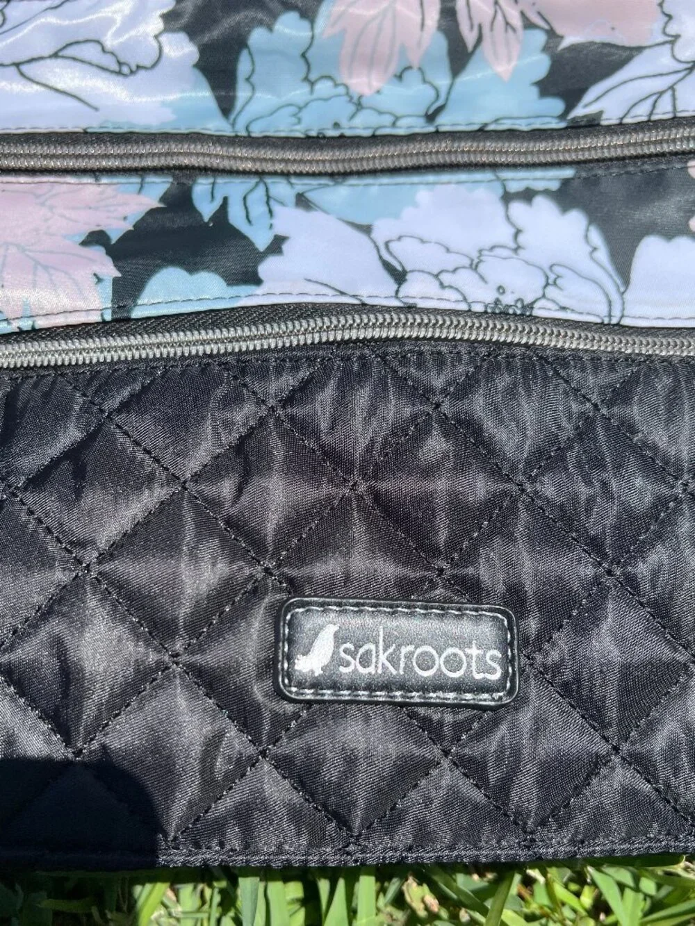 BNWT Sakroots Artist Circle Crossbody Bag Black quilting with floral print